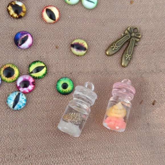 Miscellaneous Lot - Picture 2 of 4